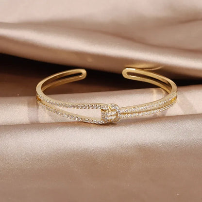 Voguue Golden Elegance: Luxe 24K Bracelet